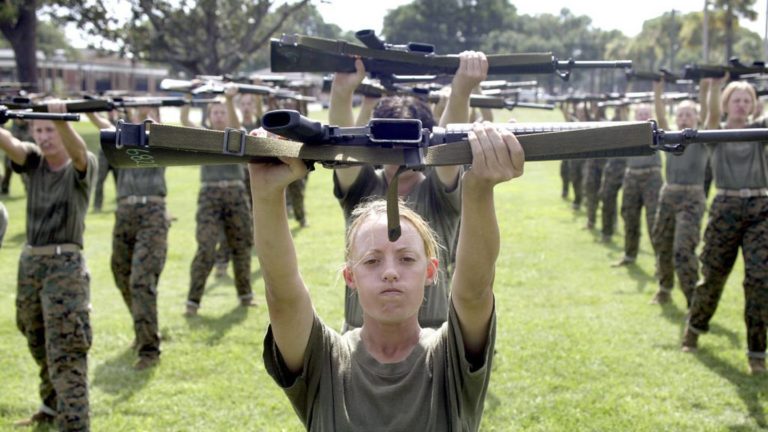 US army halts gender neutral fitness test as women struggle